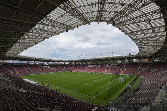 ВІДЕО. Шахтар провів розминку під дощем перед матчем проти Серветта 1