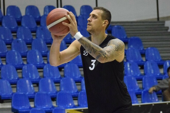 Форвард збірної України дебютував за Динамо Бухарест 1