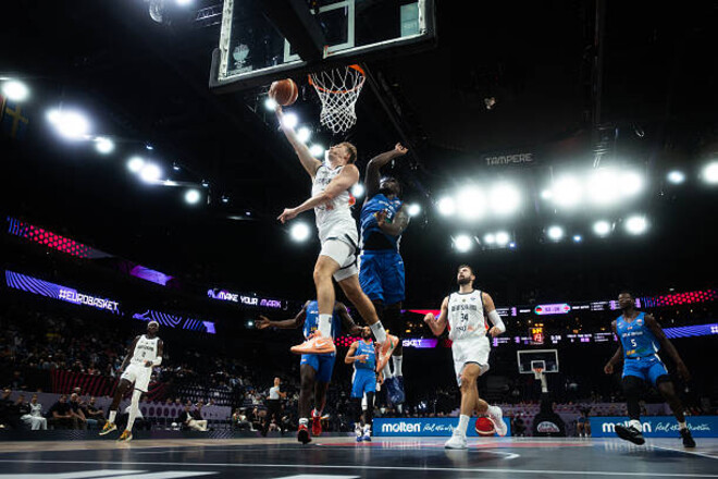 Німеччина підкорила кілька рекордів Євробаскету в грі з Великою Британією 1