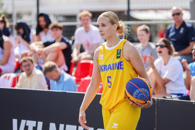 ОФІЦІЙНО. Дві українки підписали контракти із словацьким клубом 1