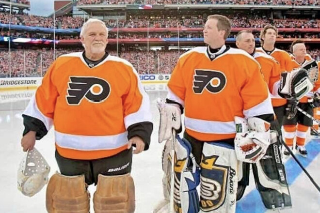 Помер дворазовий володар Кубка Стенлі та багаторічний воротар Філадельфії 1