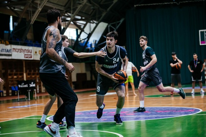 Прикарпаття-Говерла перемогло Старий Луцьк у передсезонному турнірі Прикарпаття-Говерла перемогло Старий Луцьк у передсезонному турнірі 1