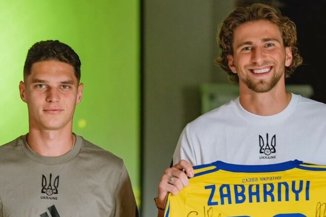 ВІДЕО. Ребров вручив Судакову та Забарному пам'ятні футболки 1