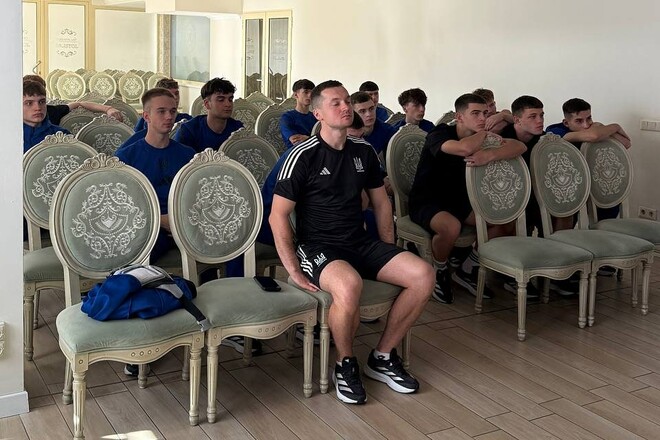 ВІДЕО. Україна U-19 провела фотосесію перед стартом ЧЄ-2025 з футзалу 1