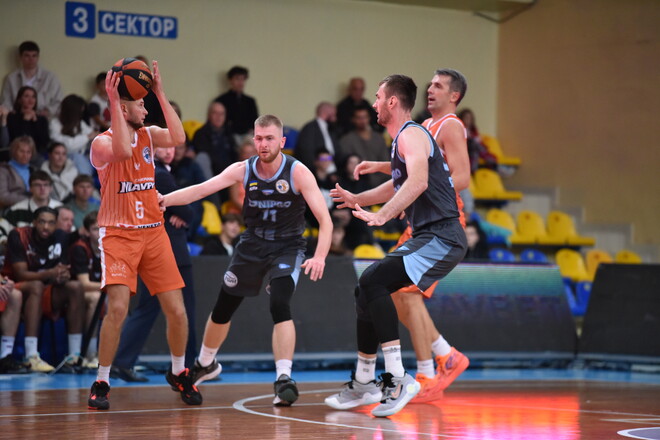 Дніпро насилу переміг на старті Суперліги, драма у Соколів та Запоріжжя 1