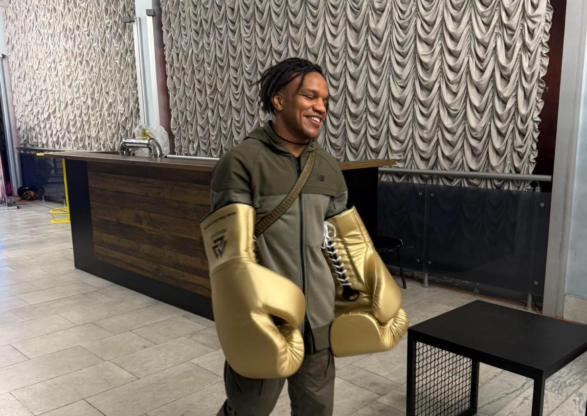 Нардеп Беленюк надів величезні рукавички і захотів когось побити: українці гнівно висловилися 1 /фото Facebook/@zhanbeleniuk