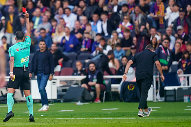 Непристойний жест. Коуч Барселони пропустить суперматч з Реалом 1