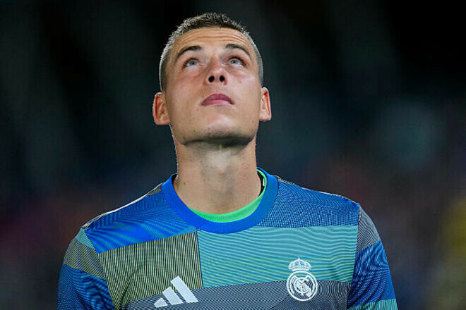 Оприлюднено чіткий кадр, де Лунін отримав червону. Гравцю Барси дісталося 1