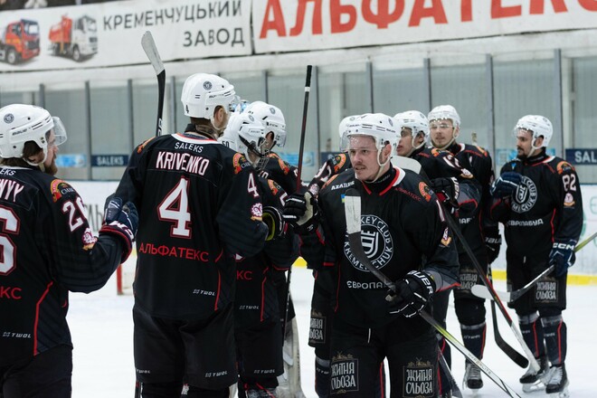 Стартував новий сезон чемпіонату України. У першому матчі закинули 8 шайб 1
