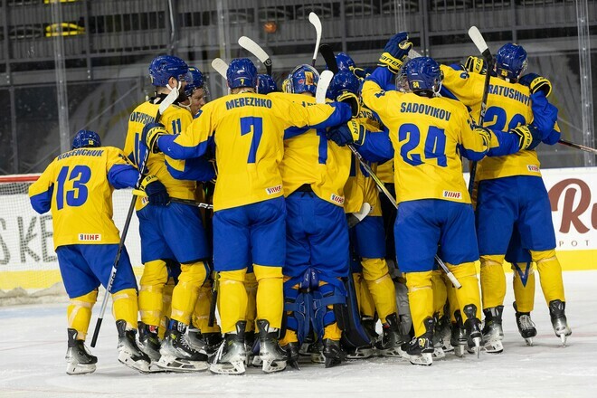 Тренер збірної України дозаявив у команду трьох форвардів Тренер збірної України дозаявив у команду трьох форвардів 1