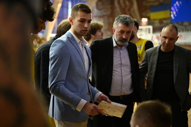 Український тренер після звільнення хоче відновити кар'єру гравця 1