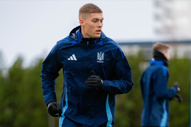 ВІДЕО. Збірна України повернулася до Польщі, де зіграє матч з Азербайджаном ВІДЕО. Збірна України повернулася до Польщі, де зіграє матч з Азербайджаном 1