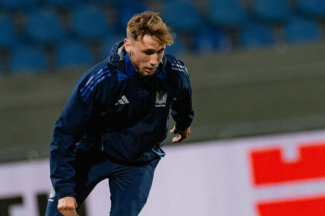 ВІДЕО. Збірна України прибула на стадіон, де зіграє проти Ісландії ВІДЕО. Збірна України прибула на стадіон, де зіграє проти Ісландії 1