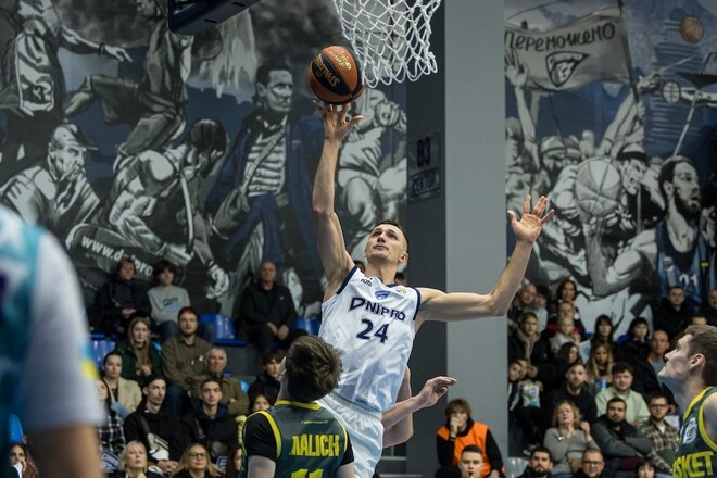 Дніпро вирвав перемогу над Київ-Баскетом на останній секунді матчу 1