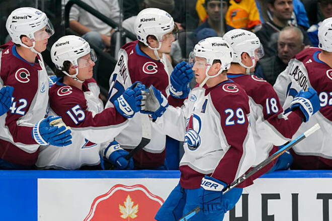 НХЛ. 5 очок Маккіннона, 7 поспіль перемог Анахайма, успіхи Чикаго, Кароліни 1