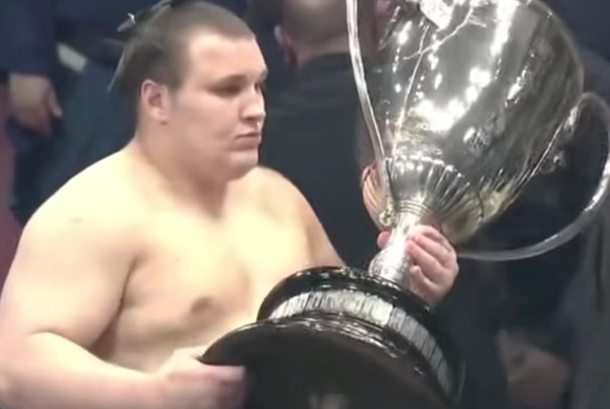 Вперше в історії українець переміг в елітному турнірі з сумо в Японії 1 Це перший в історії українець, який виграв турнір в найвищому дивізіоні японського сумо / Фото: скріншот з відео