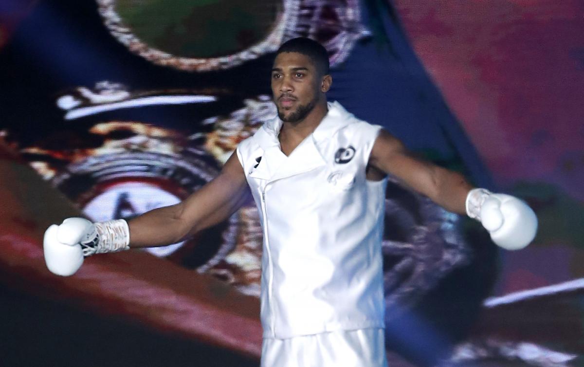 Боксер Ентоні Джошуа втратив двох тренерів в ДТП в Нігерії