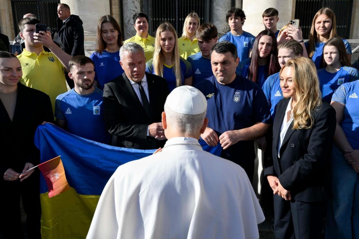 Фото Vatican Media. Папа Римський Лев XIV поспілкувався з командою Olympic Dreams