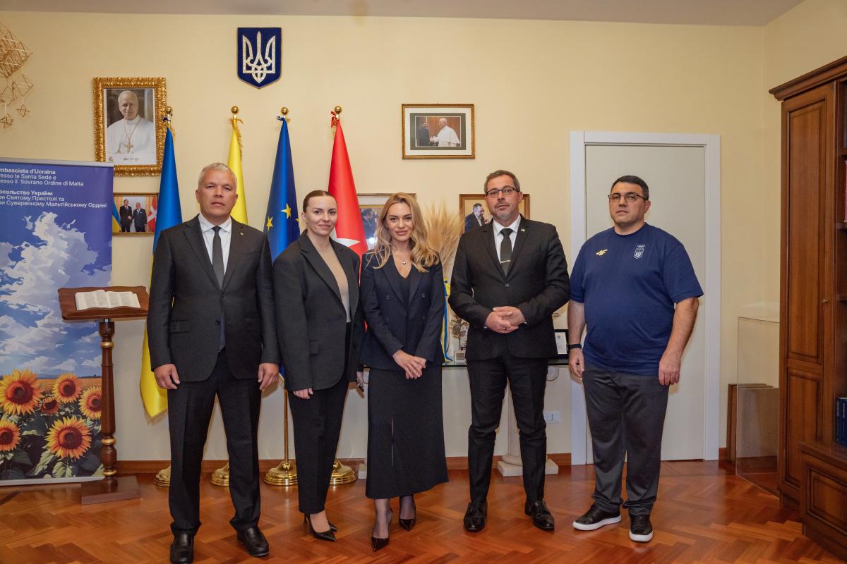 Анатолій Бойко, Олександра Старкова, Олександра Новікова, Надзвичайний і Повноважний Посол України при Святому Престолі Андрій Юраш, Карен Балаян (зліва направо)