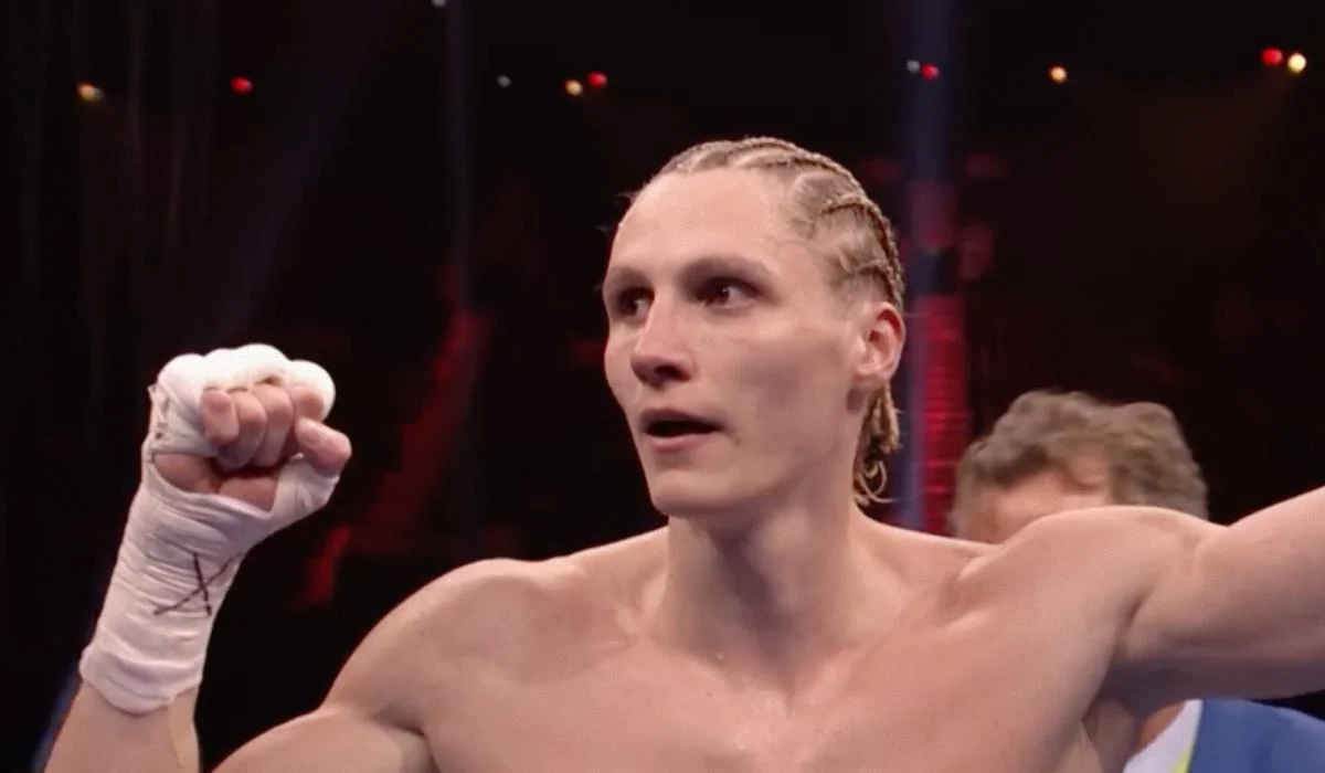 Український боксер захистив свої титули нокаутом у першому ж раунді