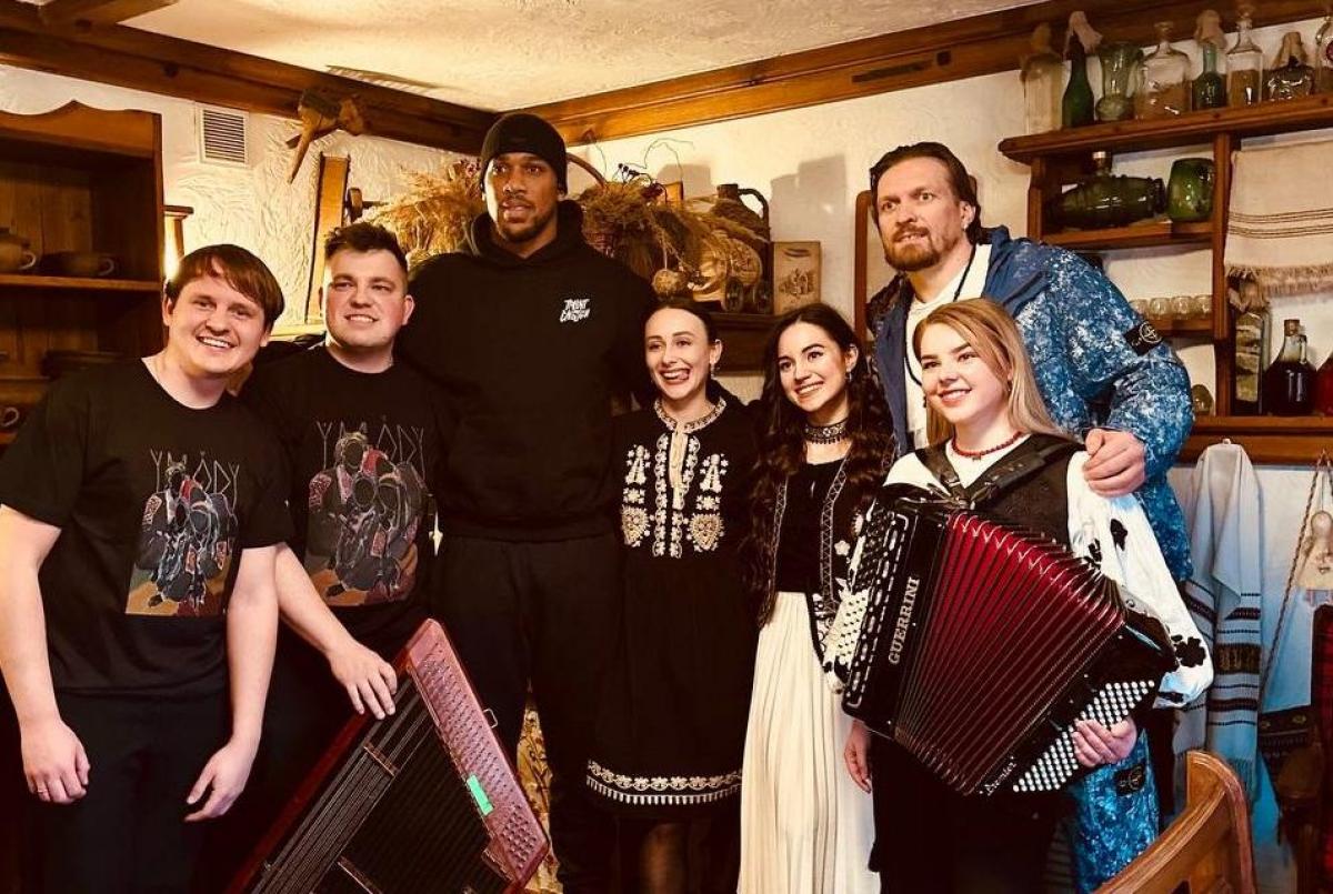 Усик та Джошуа разом приїхали до Києва&nbsp;(відео)