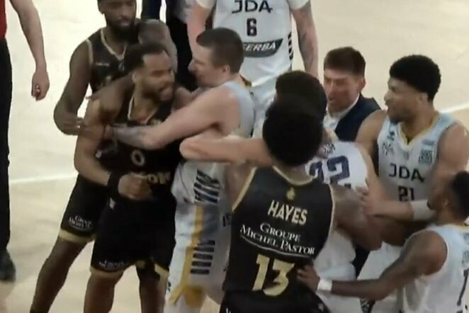 Бійка у чемпіонаті Франції. Гладир вибавчився за поведінку гравця "Монако"