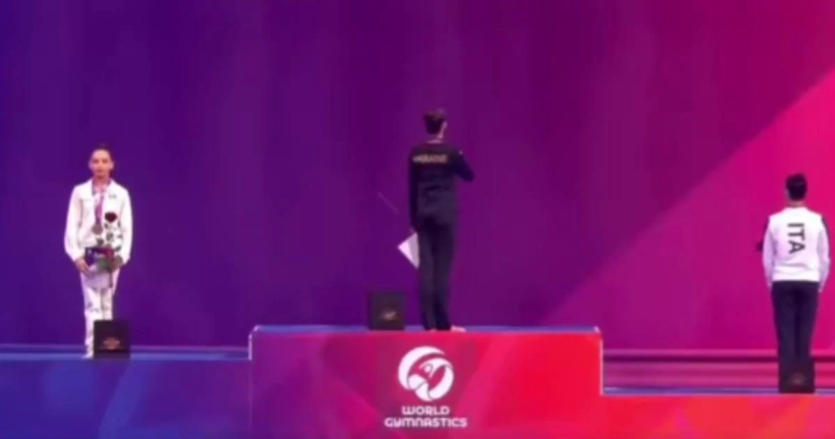 Під час нагородження гімнастка з РФ відвернулася від прапора України: заява УФГ