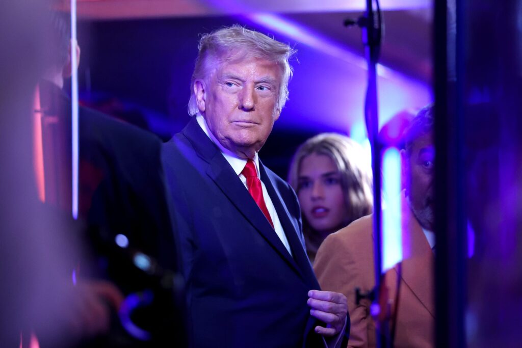 "Зіпсував усе свято, катастрофа". Візит Трампа на фінал НБА викликав гучний свист і різку реакцію